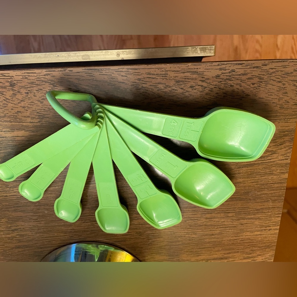 TUPPERWARE MEASURING SPOON SET